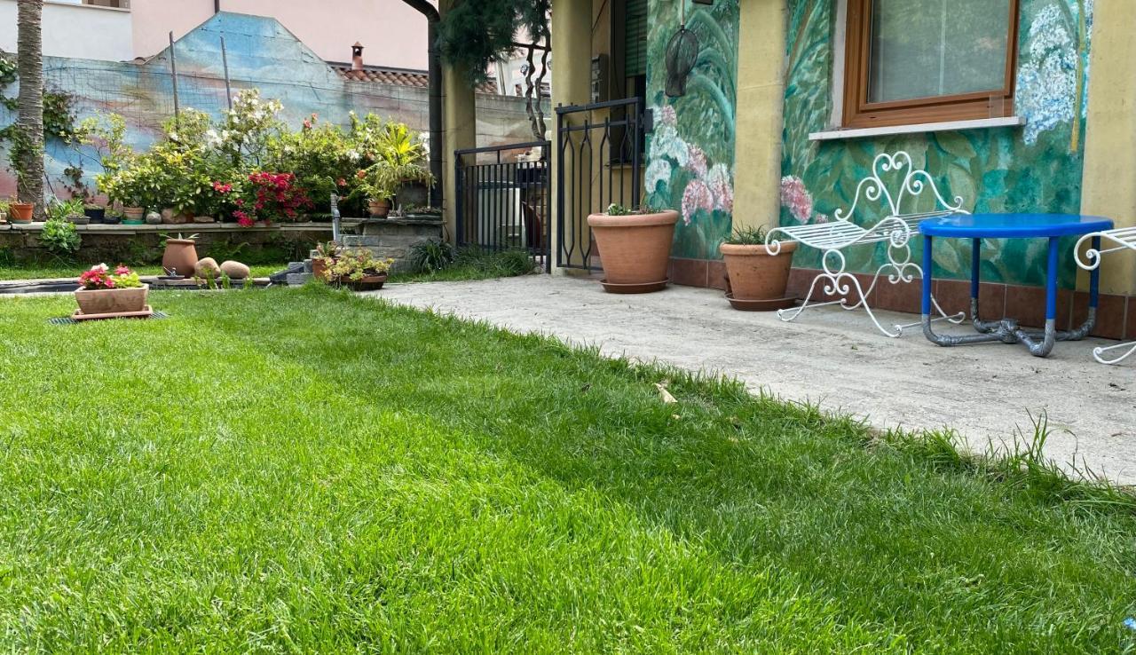 Clua Holiday House Porto Ceresio Eksteriør billede